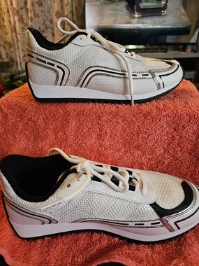 Michael Kors Byrdie Trainer White and Black Low-Top Lace-Up Sneakers NWOT